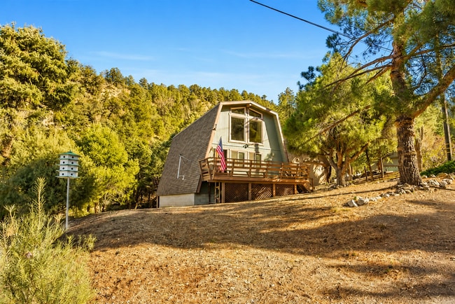 Building Photo - 3-Bedroom Cabin with Spacious Loft, Large Deck & Fully Furnished(Optional)