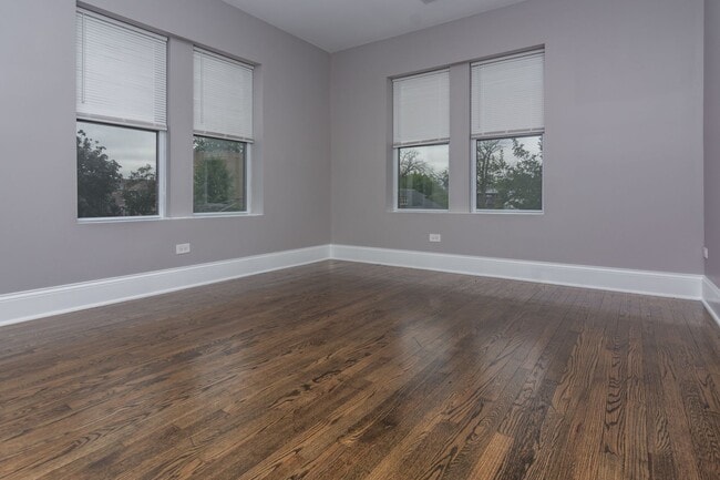 Building Photo - 1330 W 78th St Unit 3