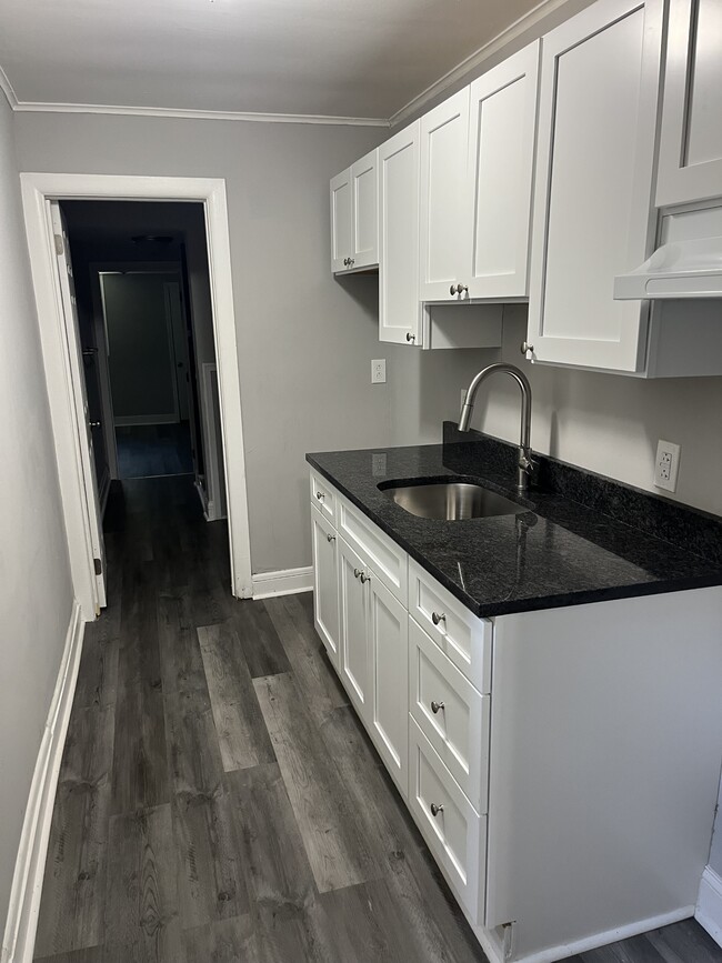 Photo - 322 E 11th St