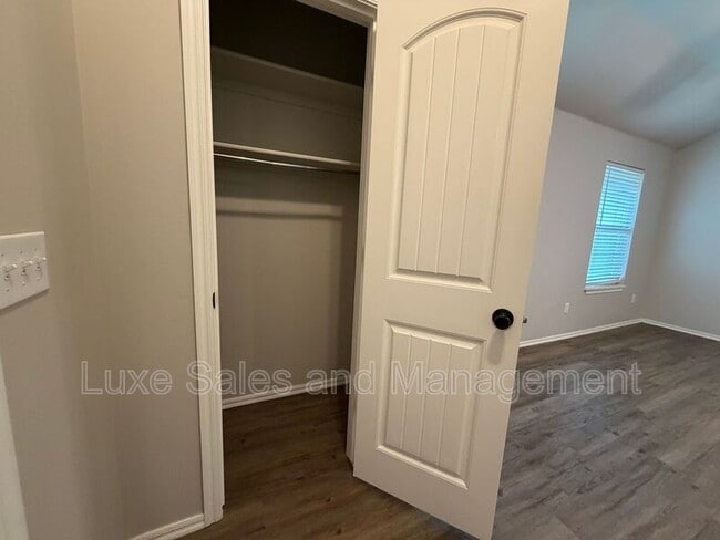 Photo - 404 Chalk Hill Ct