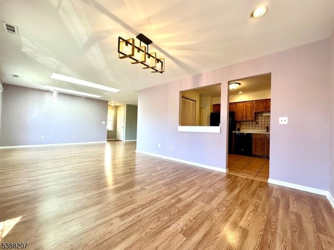 Photo - 184 Milkweed Ct