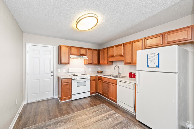 2BR, 2BA - 960SF - Kitchen