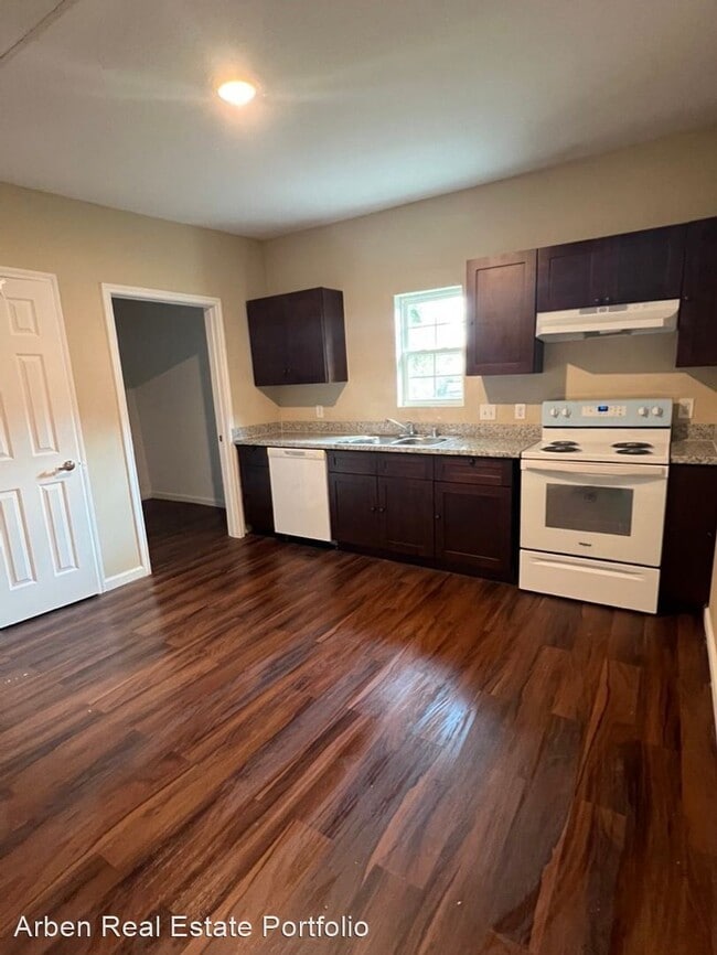 Photo - 3 br, 1 bath House - 937 13th St