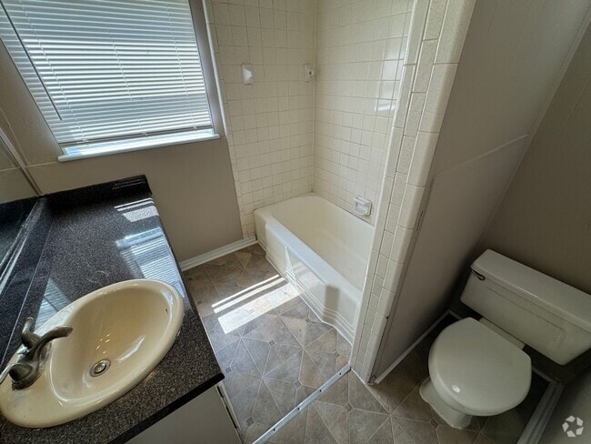 Building Photo - Birmingham/Southwest Rental