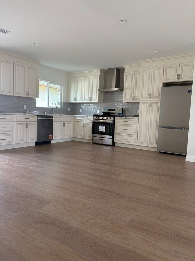 Photo - 2641 Elden Ave