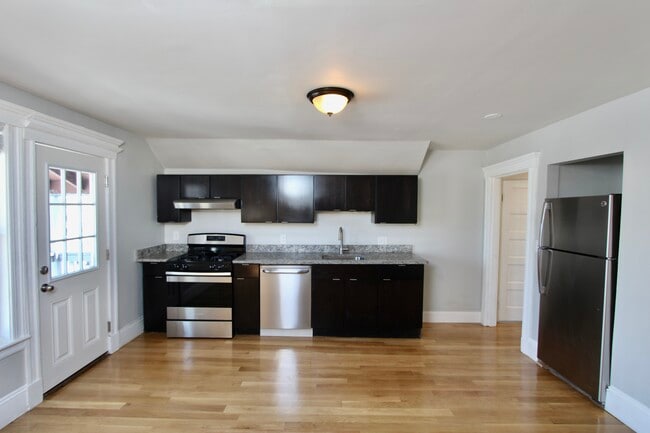 Building Photo - 508 Revere St Unit 3