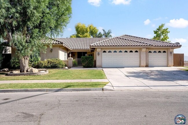 Building Photo - 2751 Sandalwood Dr