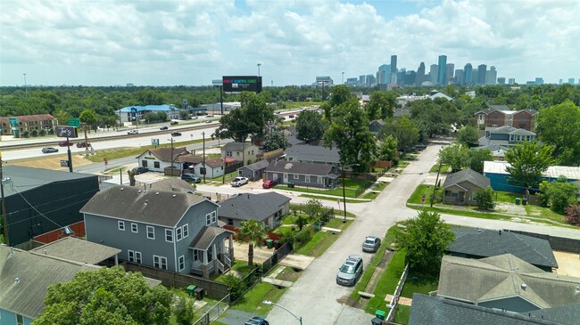 Photo - 704 Vincent St