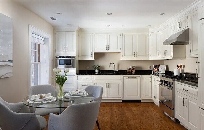 Photo - Bright & Spacious Unit with Natural Light