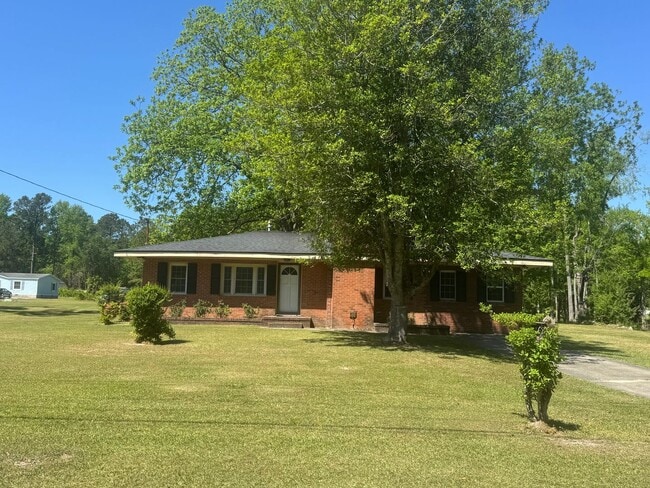 Building Photo - Newly remodeled brick home in New Bern