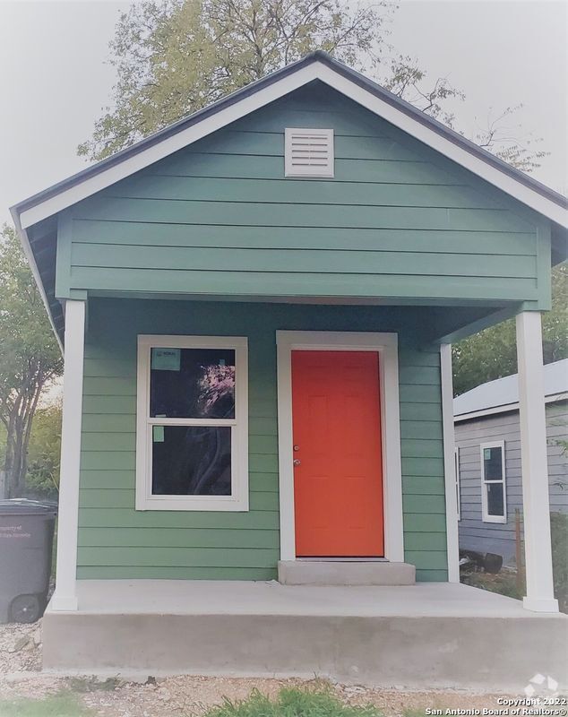 Building Photo - 1712 W Salinas Rental