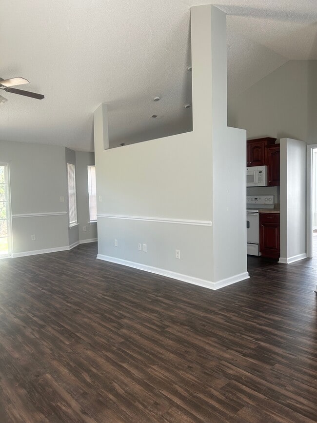 Photo - 1108 Green Fir Loop