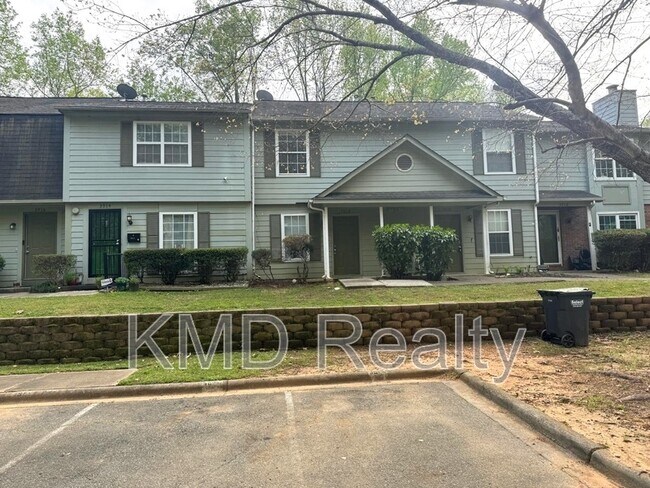 Building Photo - 3912 Briarhill Dr