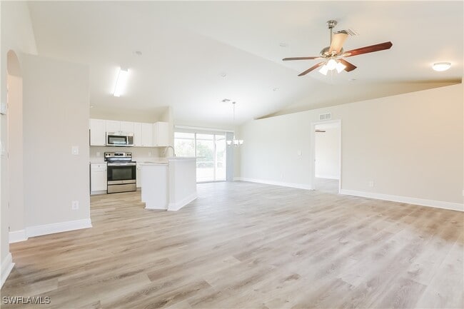 Photo - 3907 13th St W