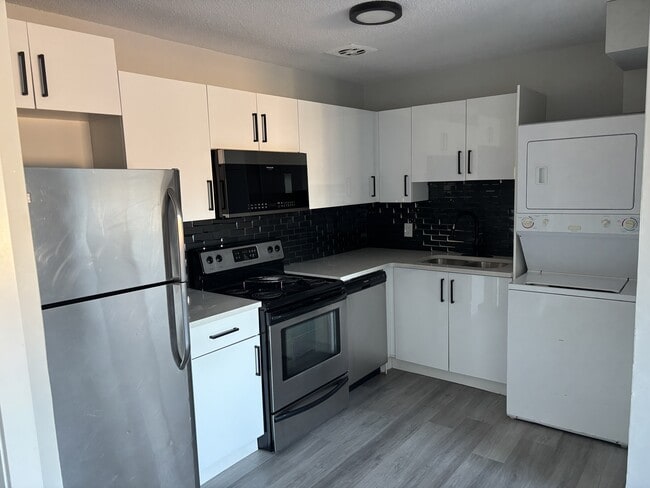 Photo - 12525-12118 118 Ave NW Unit 12