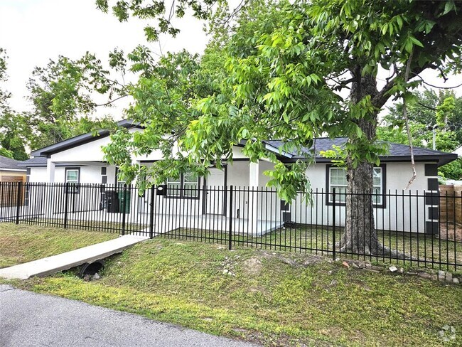 Building Photo - 417 Melbourne St Rental