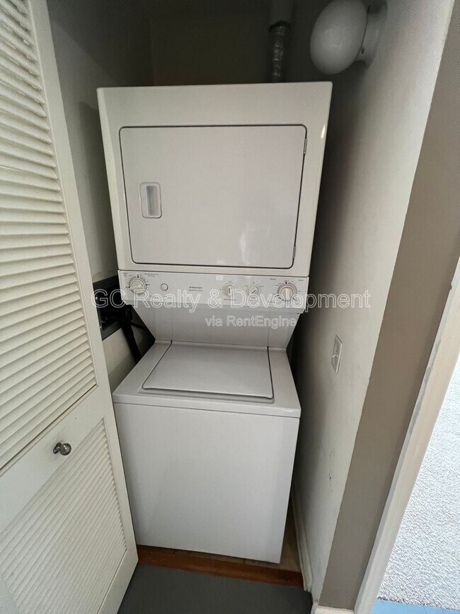 Photo - 1600 S Prairie Ave Unidad 1307