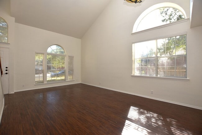 Photo - 4BR Cat Hollow Rental | Fenced Yard | Round Rock ISD