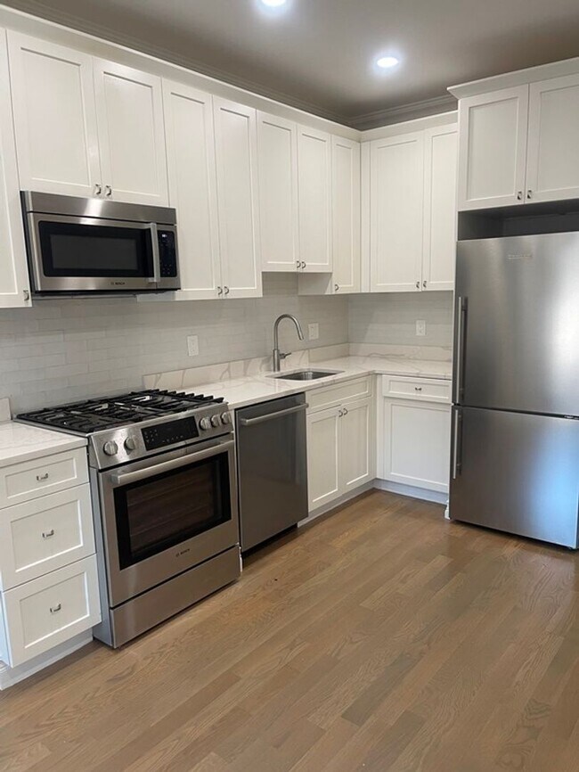 Building Photo - Fully Renovated Brighton 2Bed Near B, C, D... Rental