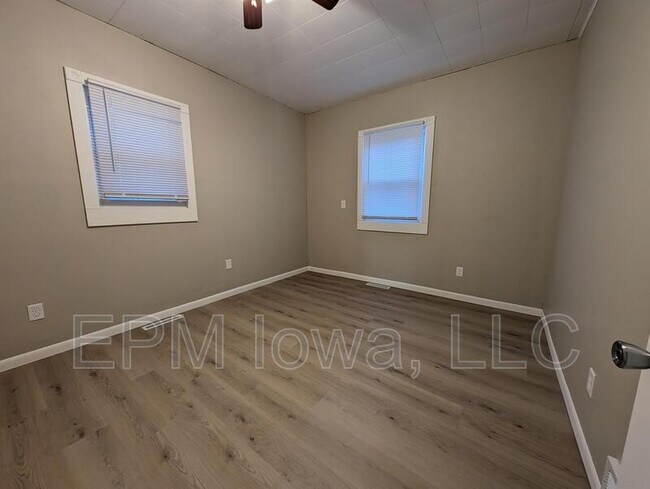 301 6th Ave SW