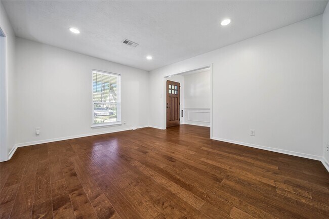 Photo - 955 Thornton Rd