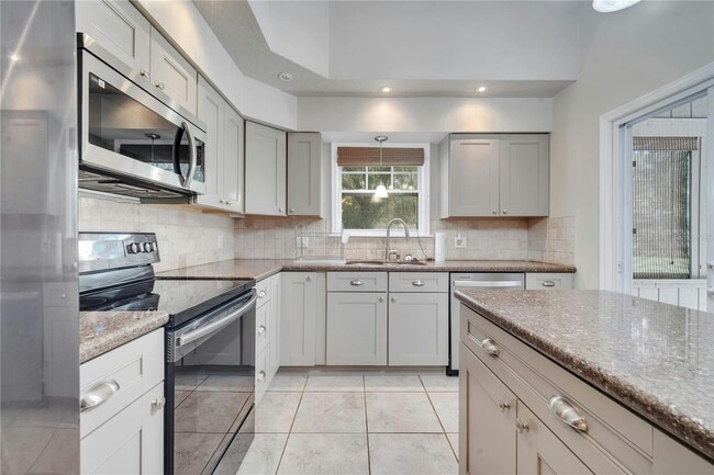 Photo - 755 Oak Terrace