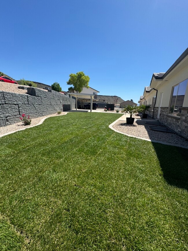 Photo - 435 N Stone Mountain Dr