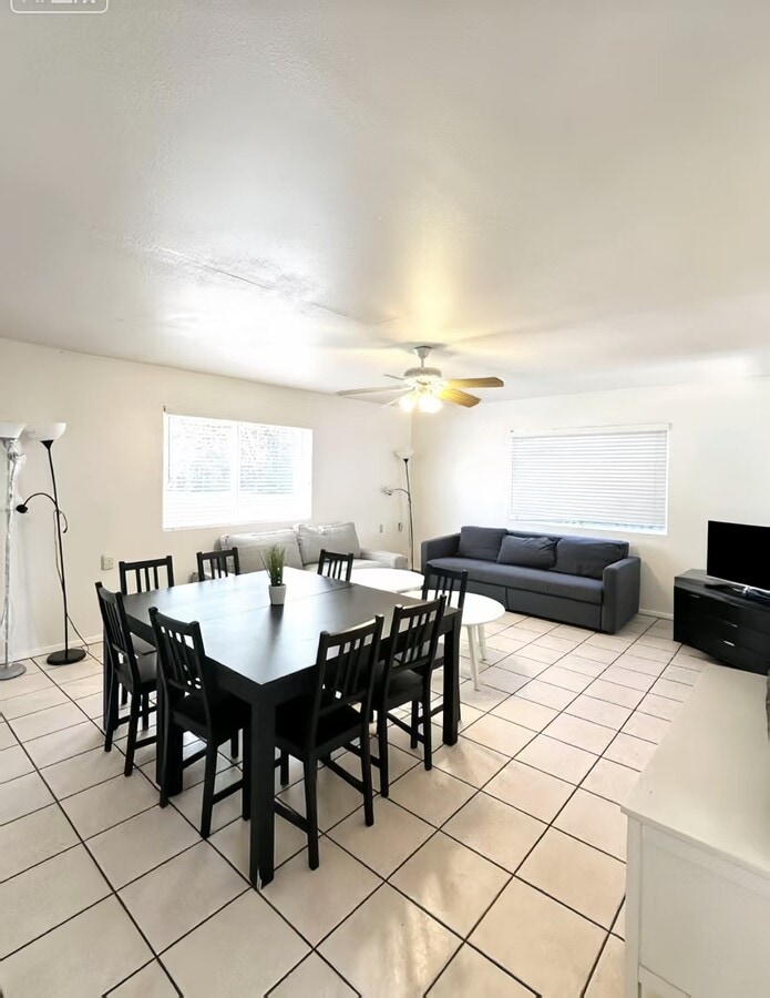 Photo - 1010 E Elm St Townhome