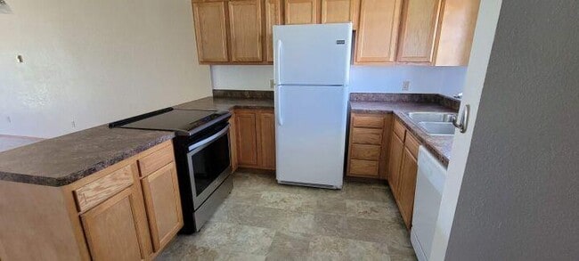 Building Photo - 3 bedroom in Billings MT 59105 Rental