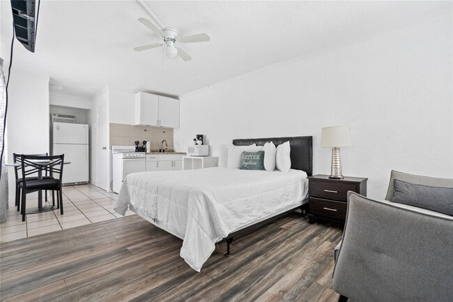 Photo - 913 NE 18th Ave Unit 127