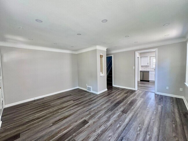 Photo - 4165 Harwood Rd