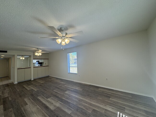 Photo - 259 Fenwick Dr