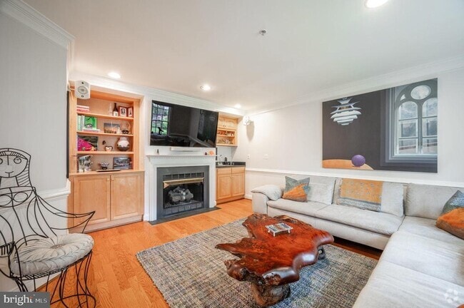 Building Photo - 414 S Fayette St Rental