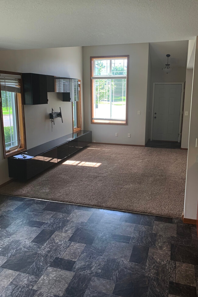 Photo - 7279 147 Ln NW