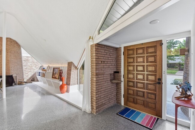 Photo - 4603 Ivanhoe St