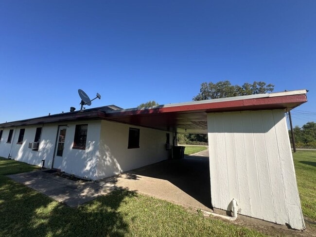 Photo - Charming 2 Bedroom Duplex on Sunshine Rd