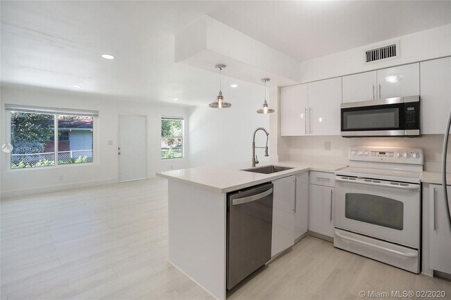 Photo - 1301 NE 147th St