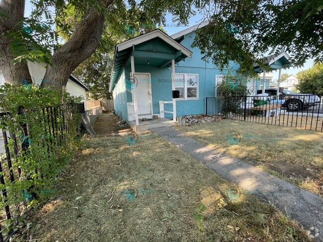 Building Photo - Charming Cottage with Private Yards, Parki... Rental