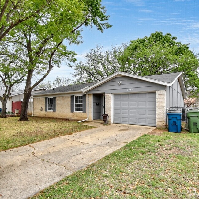 Building Photo - 1313 Monaco Dr Rental