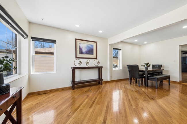 Photo - 23 W Algonquin Rd