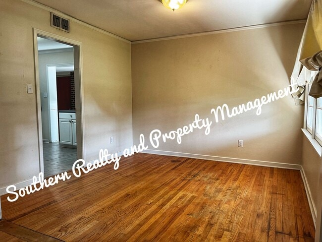 Photo - 130 E Salem Dr