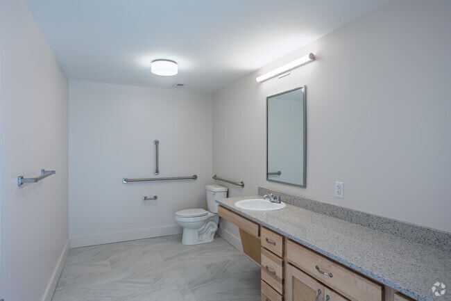 2BR, 2BA - 1130SF - Second Bathroom
