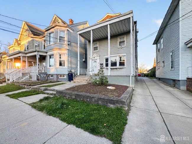 Building Photo - 194 High St Unit 1