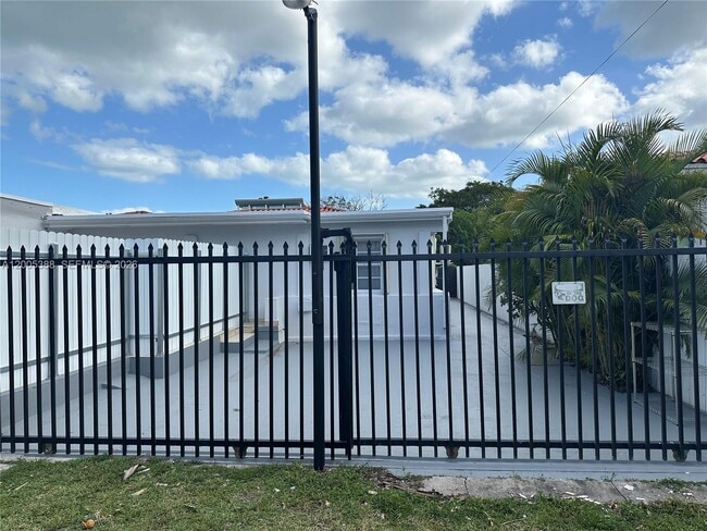 Photo - 1765 SW 21st St Unit 3