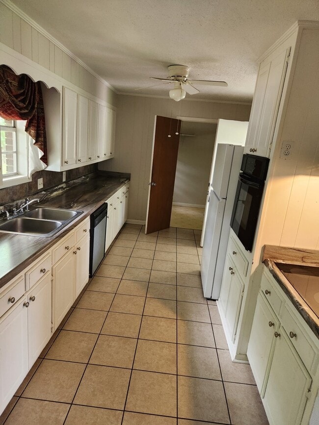 Photo - 803 Stewart Dr