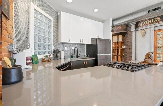 Photo - 974 N High St Unit B