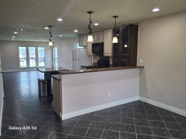 Photo - 129 Richards St