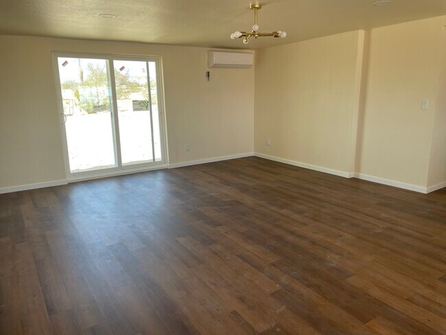 Photo - 1284 Mac Rae Rd