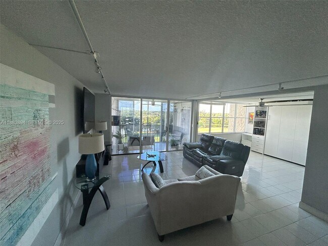 Photo - 16300 Golf Club Rd Unidad 711