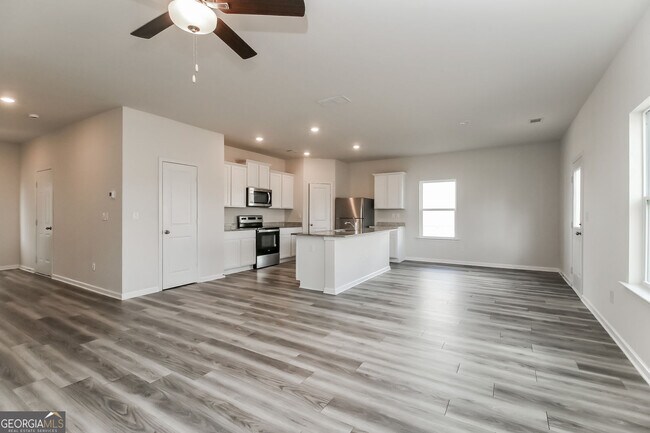 Photo - 160 Avondale Blvd SE